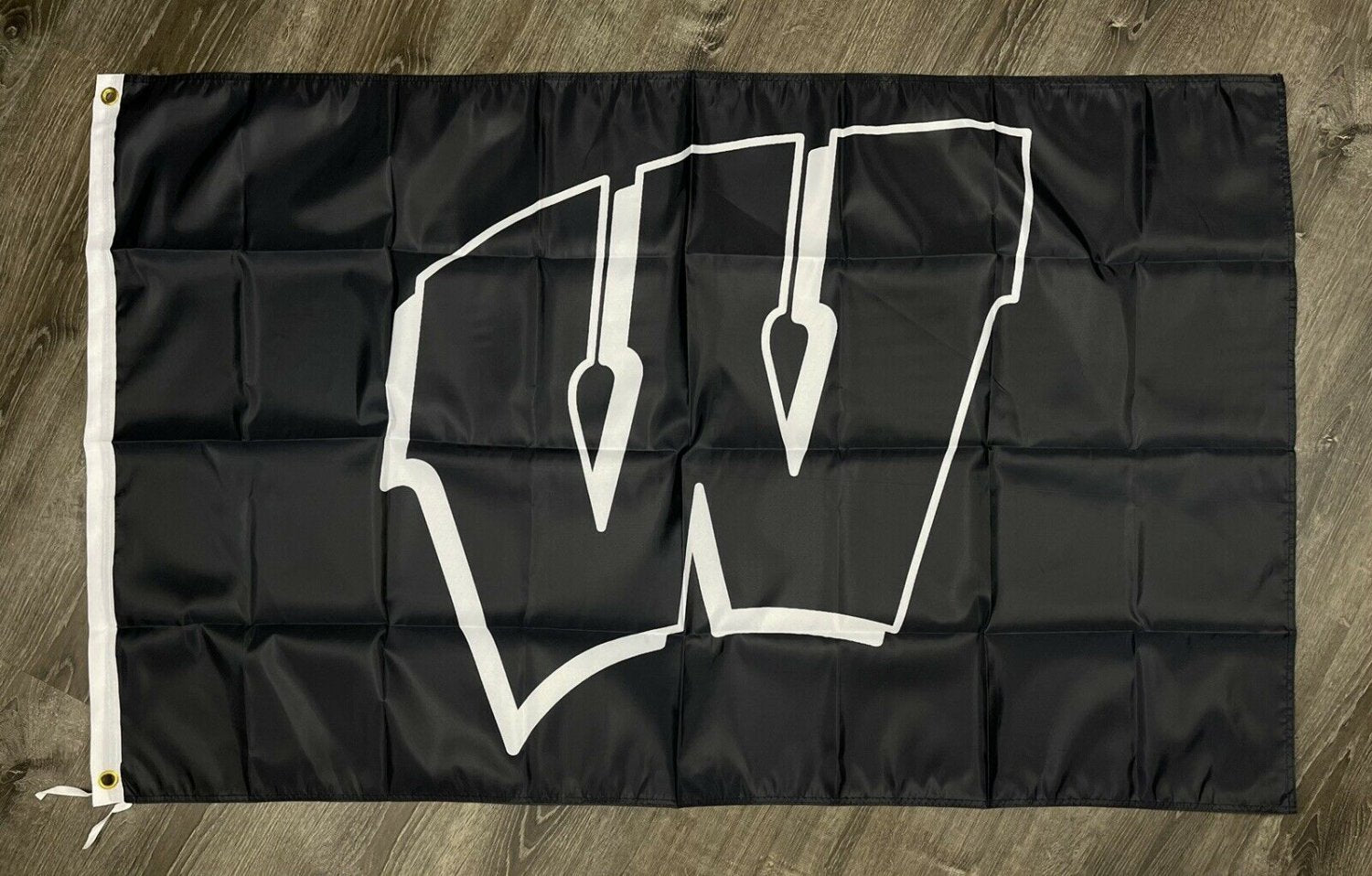 Wisconsin Badgers Logo Flag 3x5 ft Black Sports Banner Man-Cave Garage
